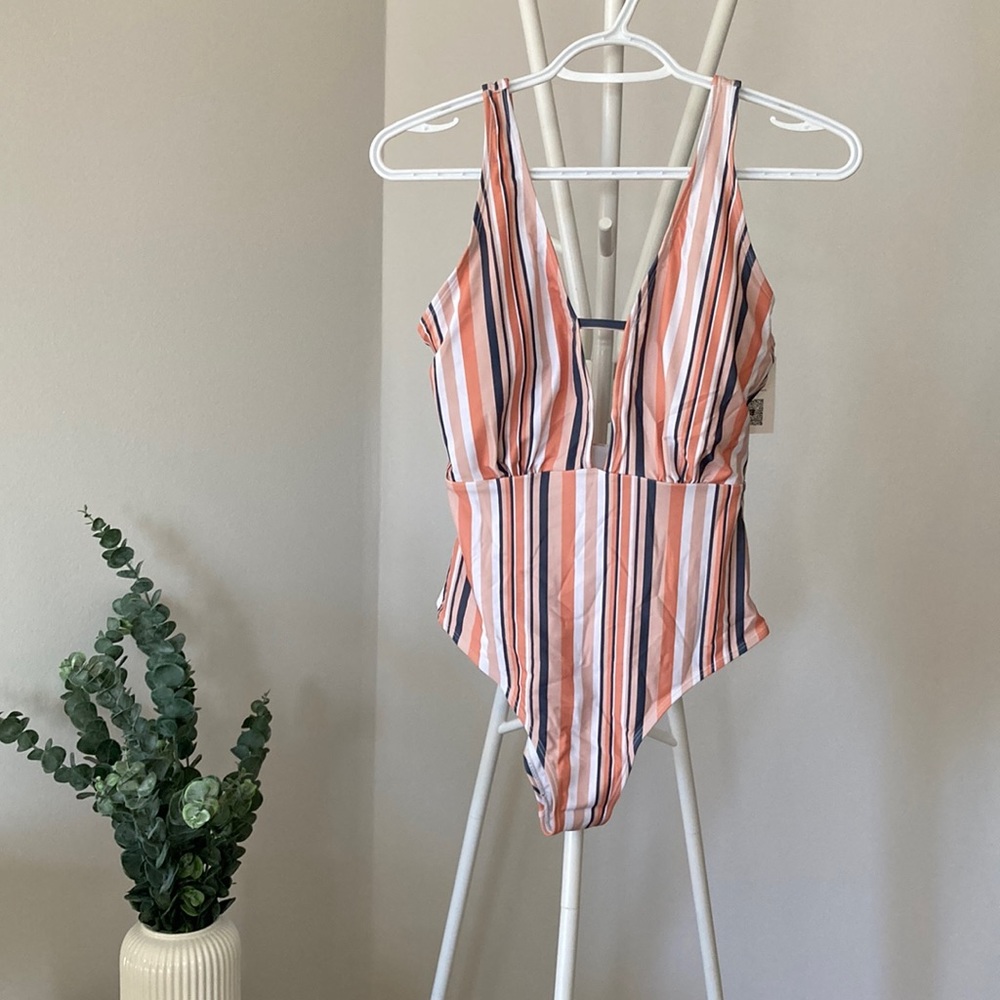 BRAND NEW BATHING SUIT NEVER WORN